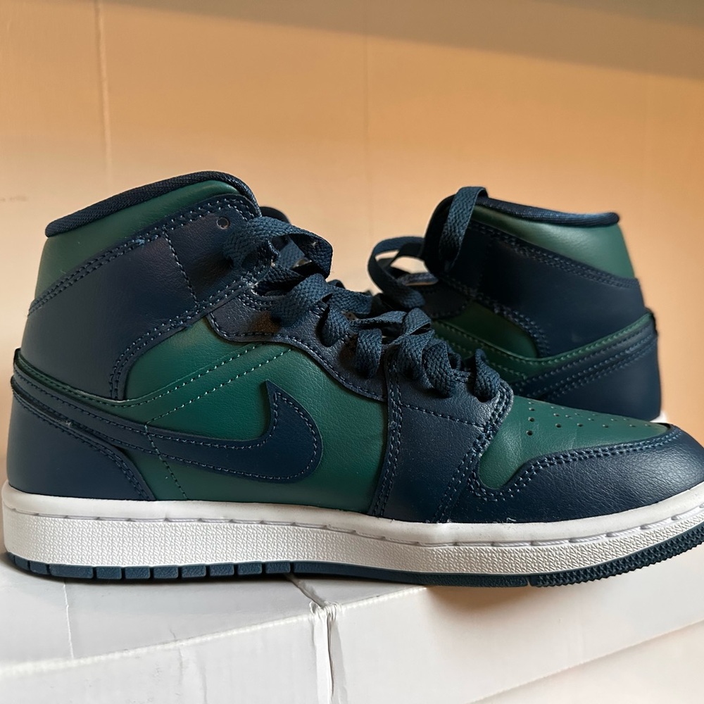 Nike Jordan Air 1 Mid teal and navy